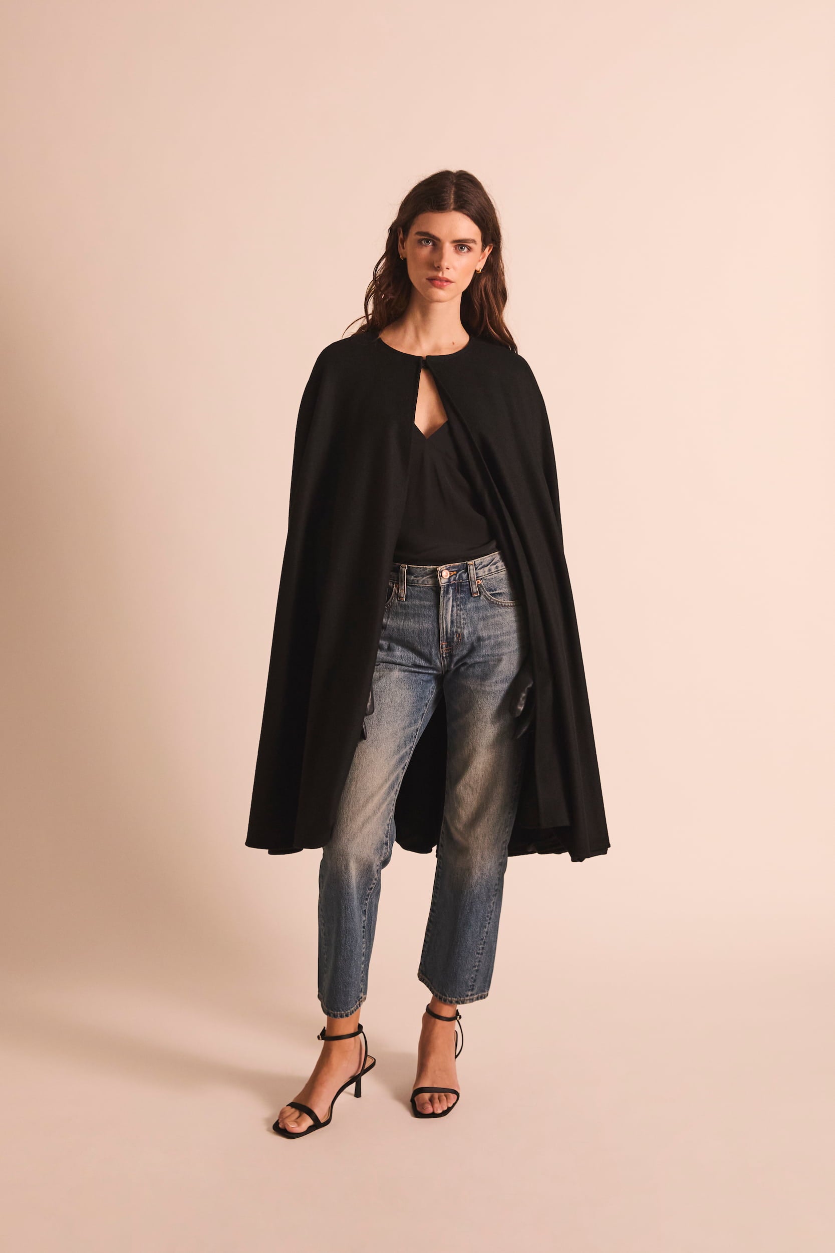 THE OUTERWEAR CAPE