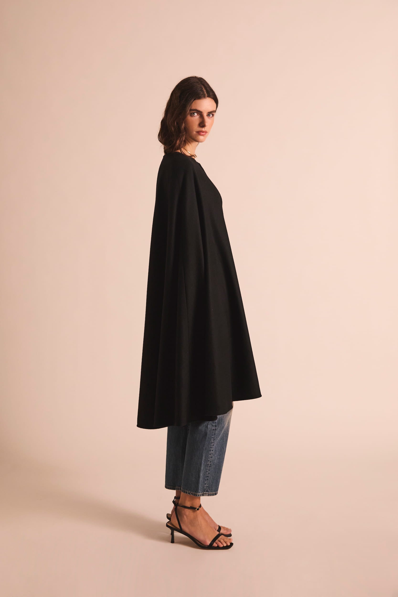 THE OUTERWEAR CAPE